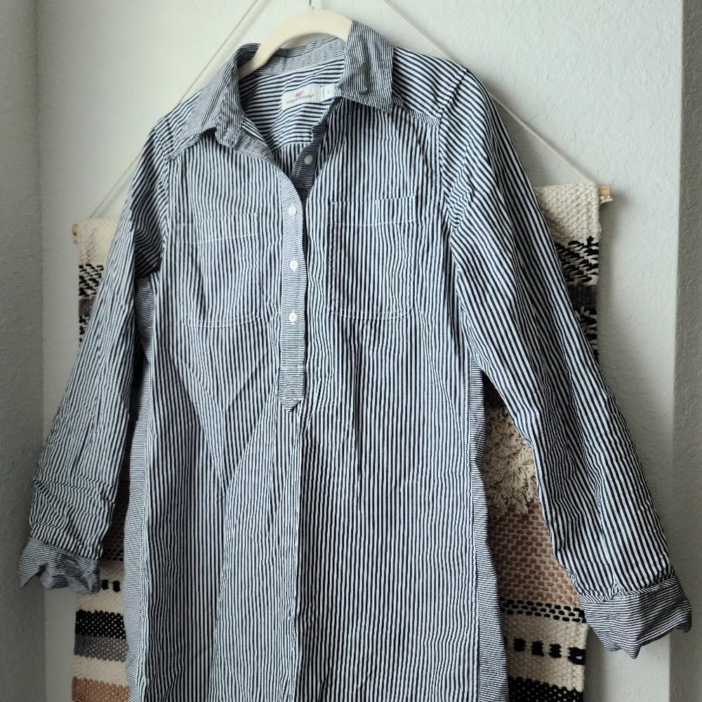 Juniors shirt dress with lines and long sleeves